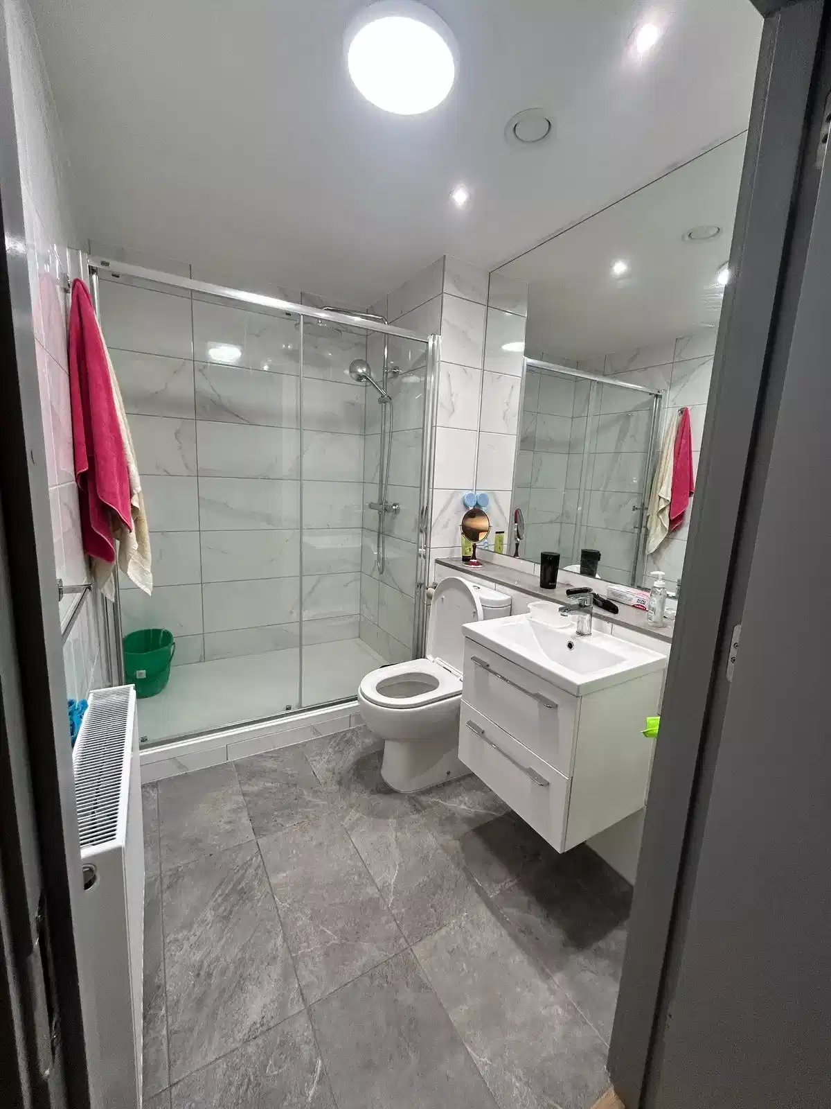 Kitchen?w=400&h=260&fit=crop&q=40&auto=format&trim=auto