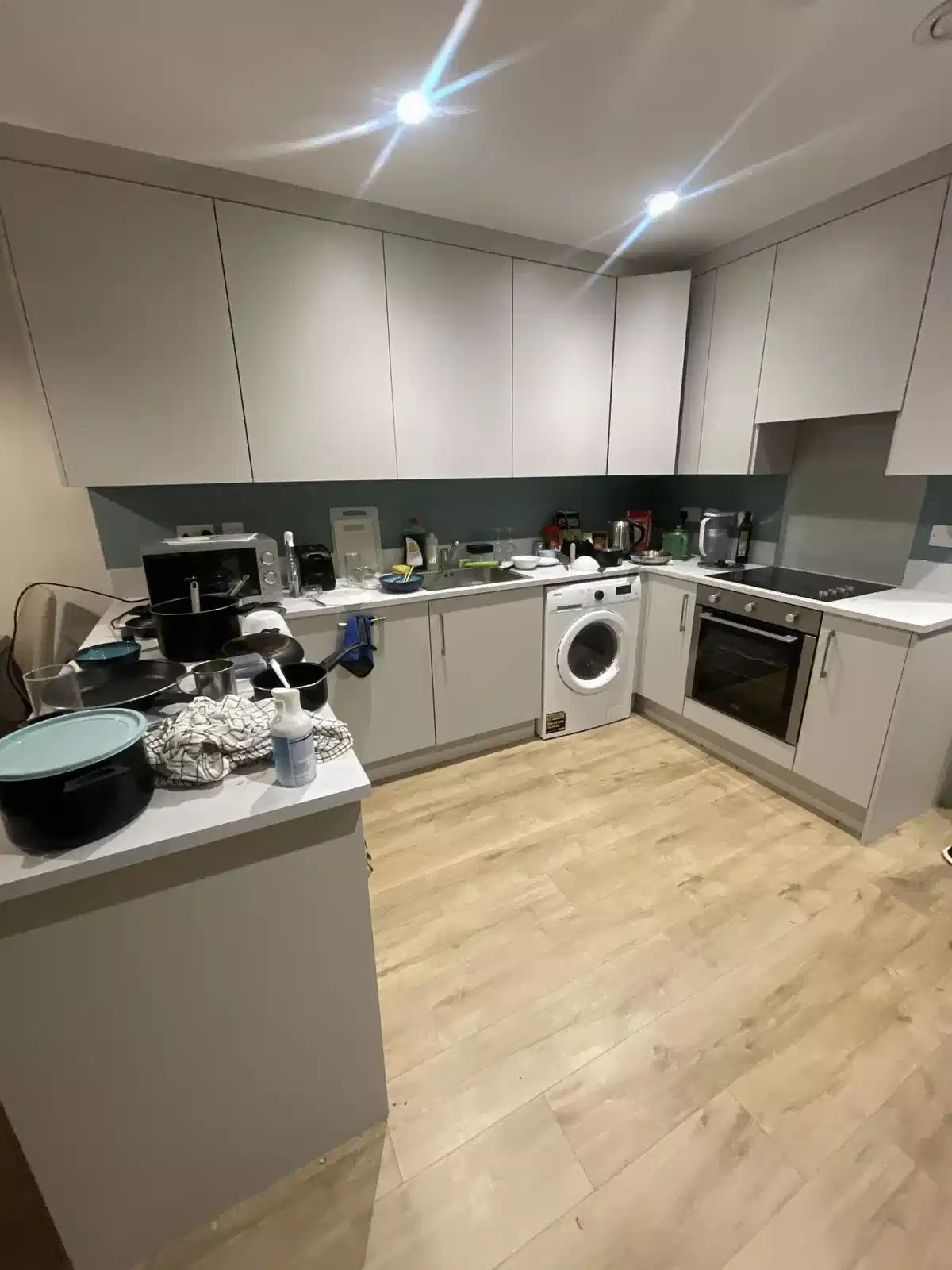 Bathroom?w=400&h=260&fit=crop&q=40&auto=format&trim=auto