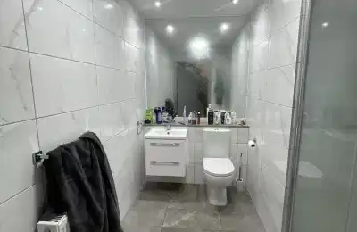 Room in a 2 Bedroom Apartment, 37 Ardhu Apartments, Roses Avenue, Kilrush, Limerick V94 76H3 - Limerick, Ireland - Bathroom