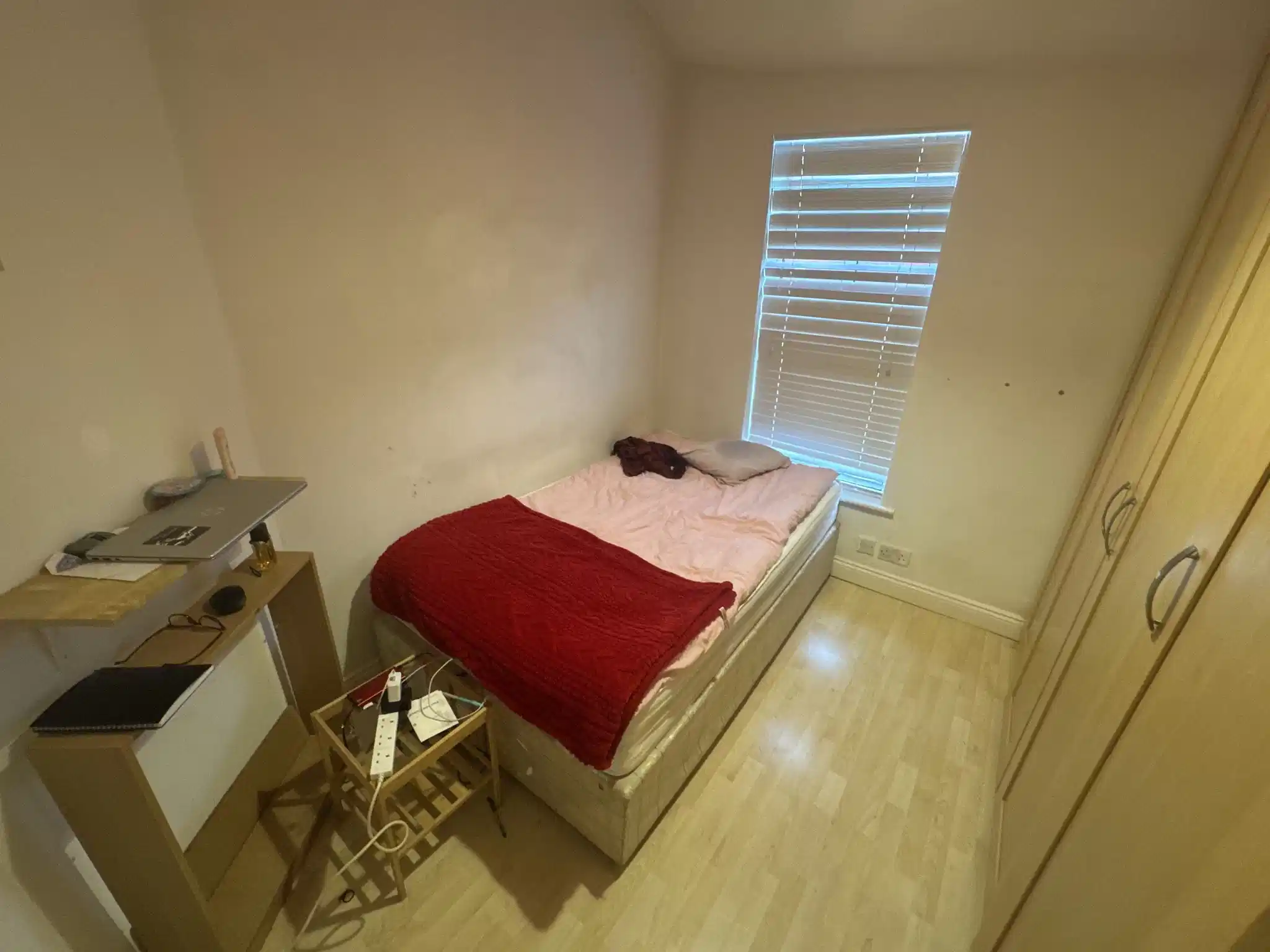 Amenities?w=400&h=260&fit=crop&q=40&auto=format&trim=auto