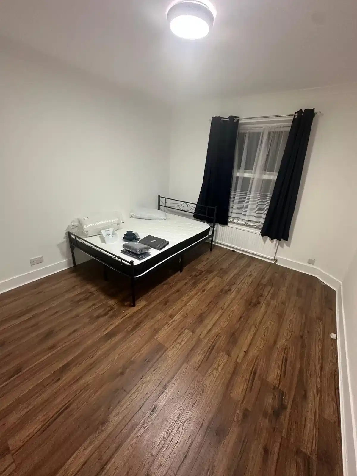 5 Bedroom 2 Bathroom Apartment - Kitchen?w=400&h=260&fit=crop&q=40&auto=format&trim=auto