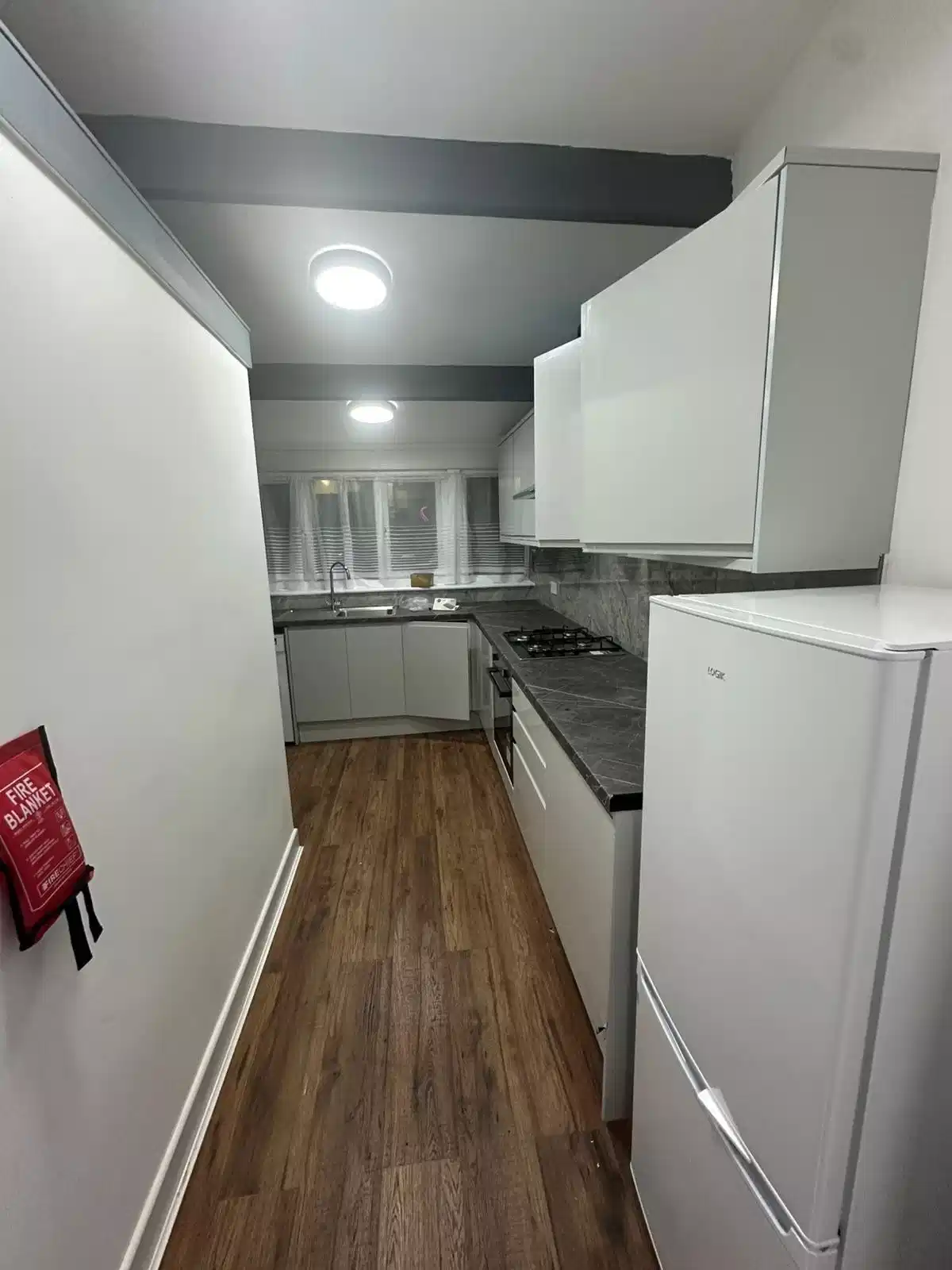 Room in a 5 Bedroom Apartment, 97 Whipps Cross Rd, London E11 1NJ - London, England, United Kingdom - 5 Bedroom 2 Bathroom Apartment - Kitchen