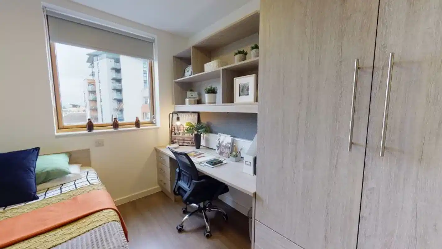 Gold En Suite-2627