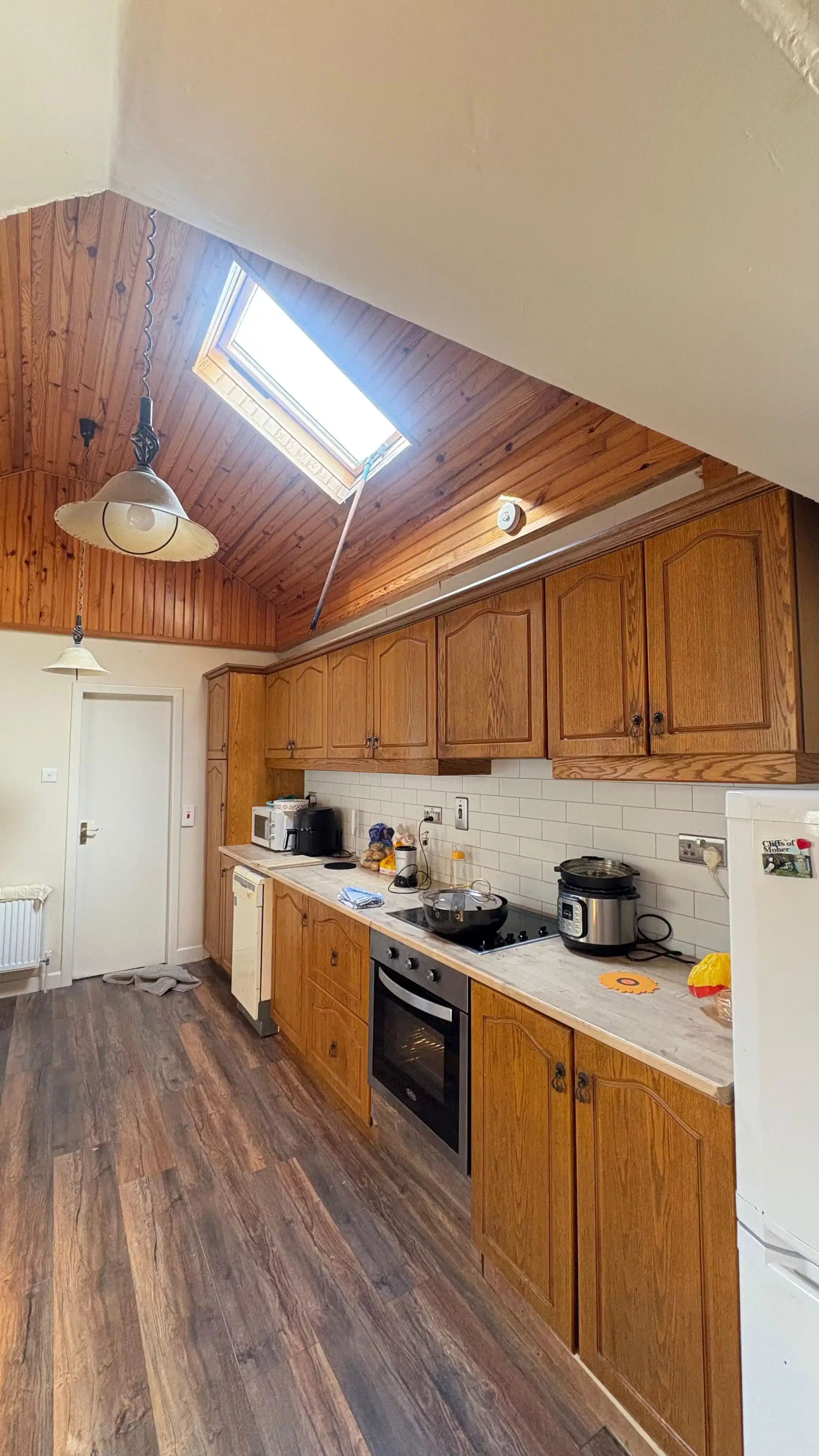 Kitchen?w=400&h=260&fit=crop&q=40&auto=format&trim=auto