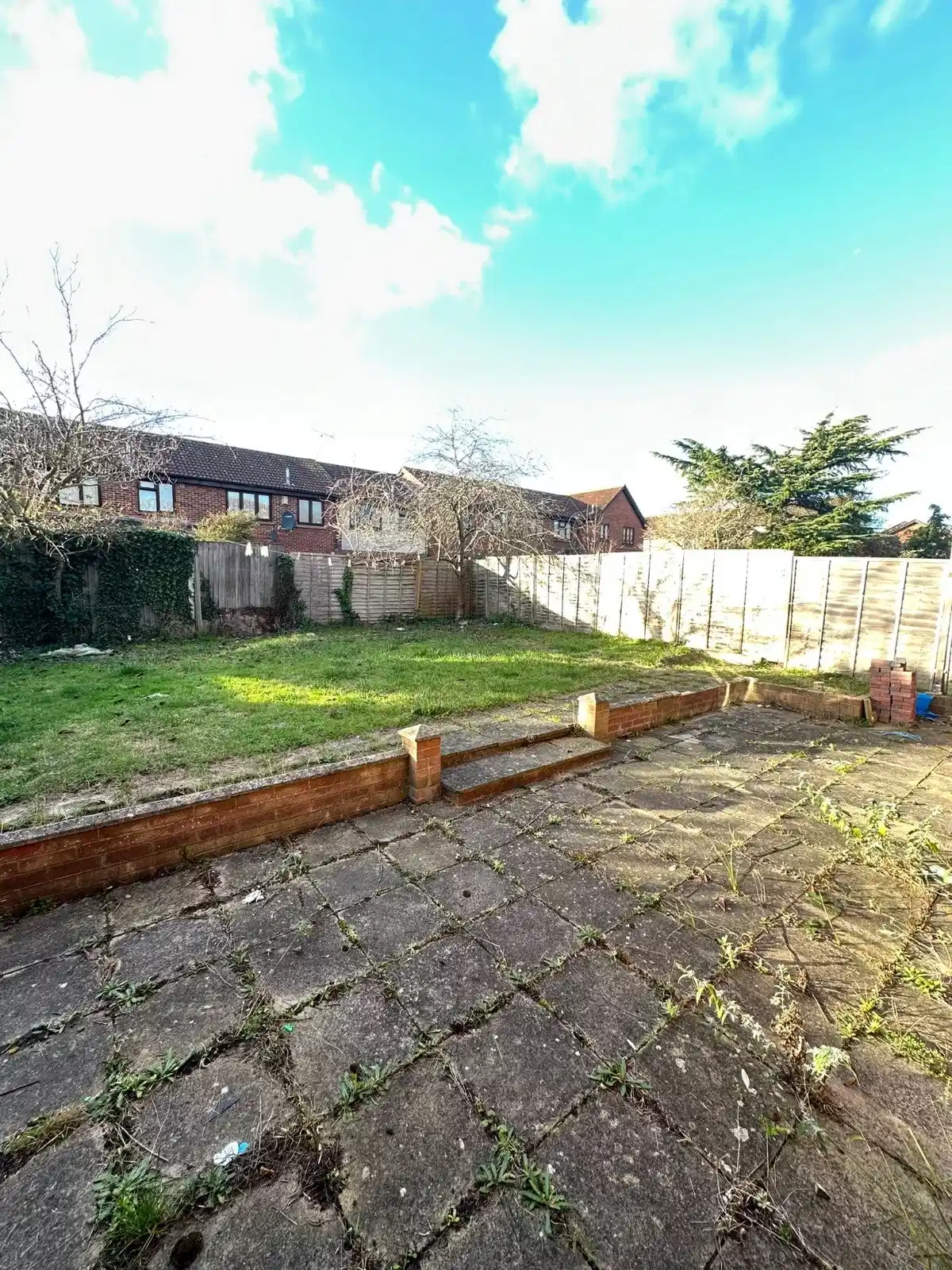 Room in a 6 Bedroom Apartment, 16 Wickets Way, Ilford IG6 3DF - London, England, United Kingdom - Exterior