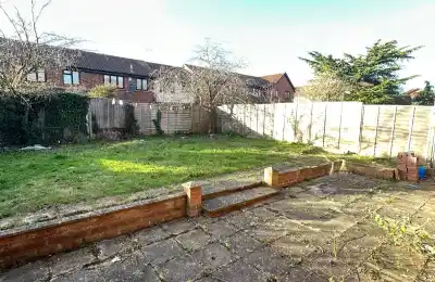Room in a 6 Bedroom Apartment, 16 Wickets Way, Ilford IG6 3DF - London, England, United Kingdom - Exterior