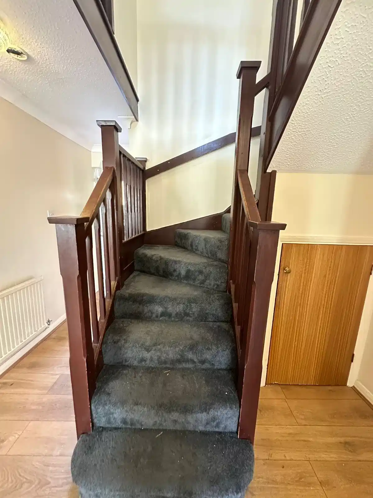 Exterior?w=400&h=260&fit=crop&q=40&auto=format&trim=auto