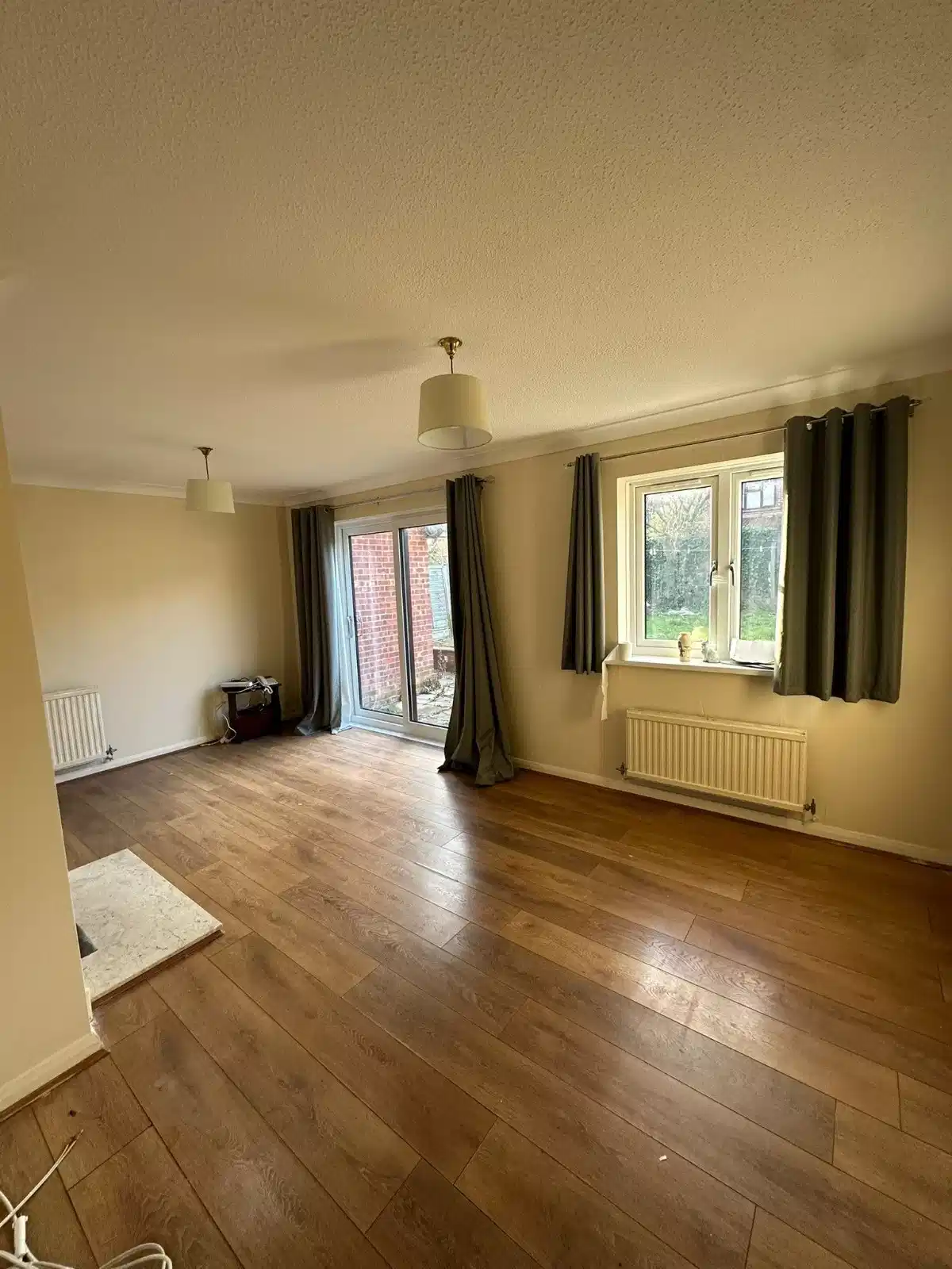 Exterior?w=400&h=260&fit=crop&q=40&auto=format&trim=auto