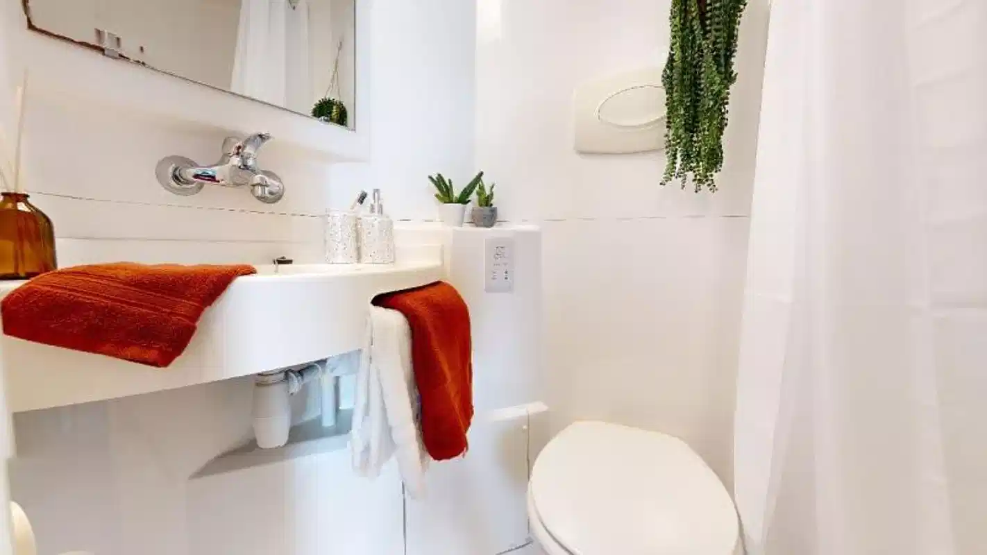 Amenities?w=400&h=260&fit=crop&q=40&auto=format&trim=auto