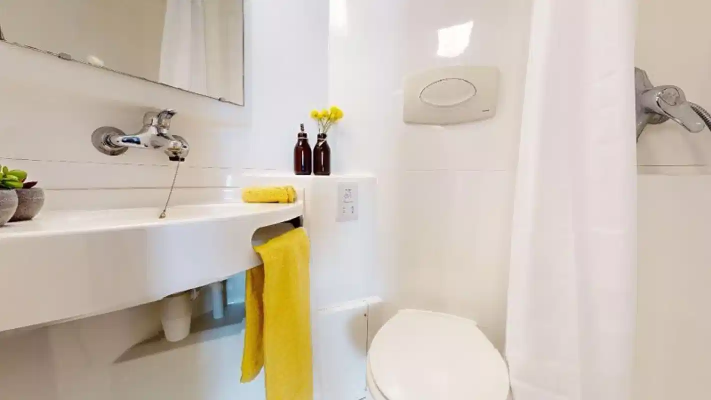 Amenities?w=400&h=260&fit=crop&q=40&auto=format&trim=auto