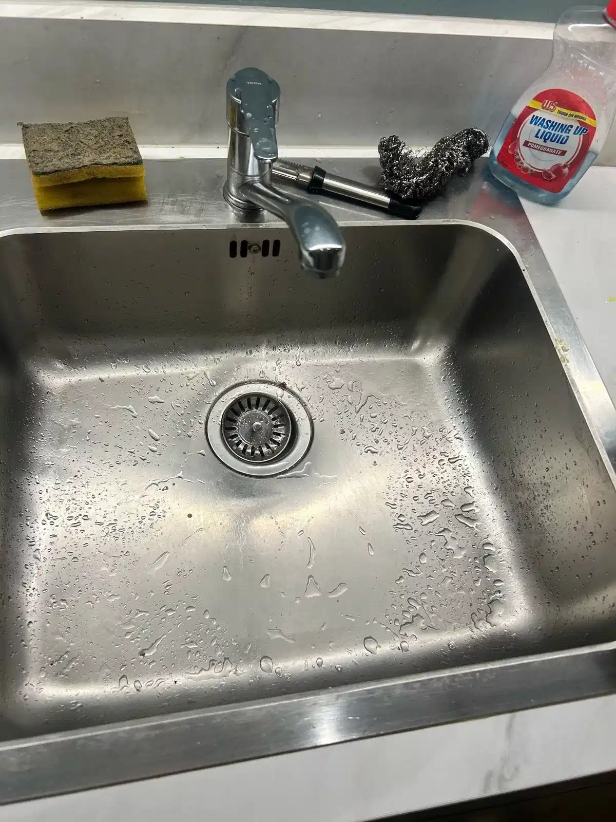 2 Bedroom 2 Bathroom Apartment - Amenities?w=400&h=260&fit=crop&q=40&auto=format&trim=auto