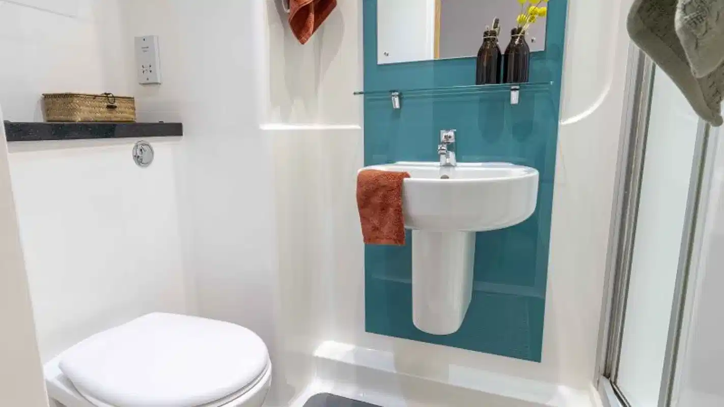 Exterior?w=400&h=260&fit=crop&q=40&auto=format&trim=auto