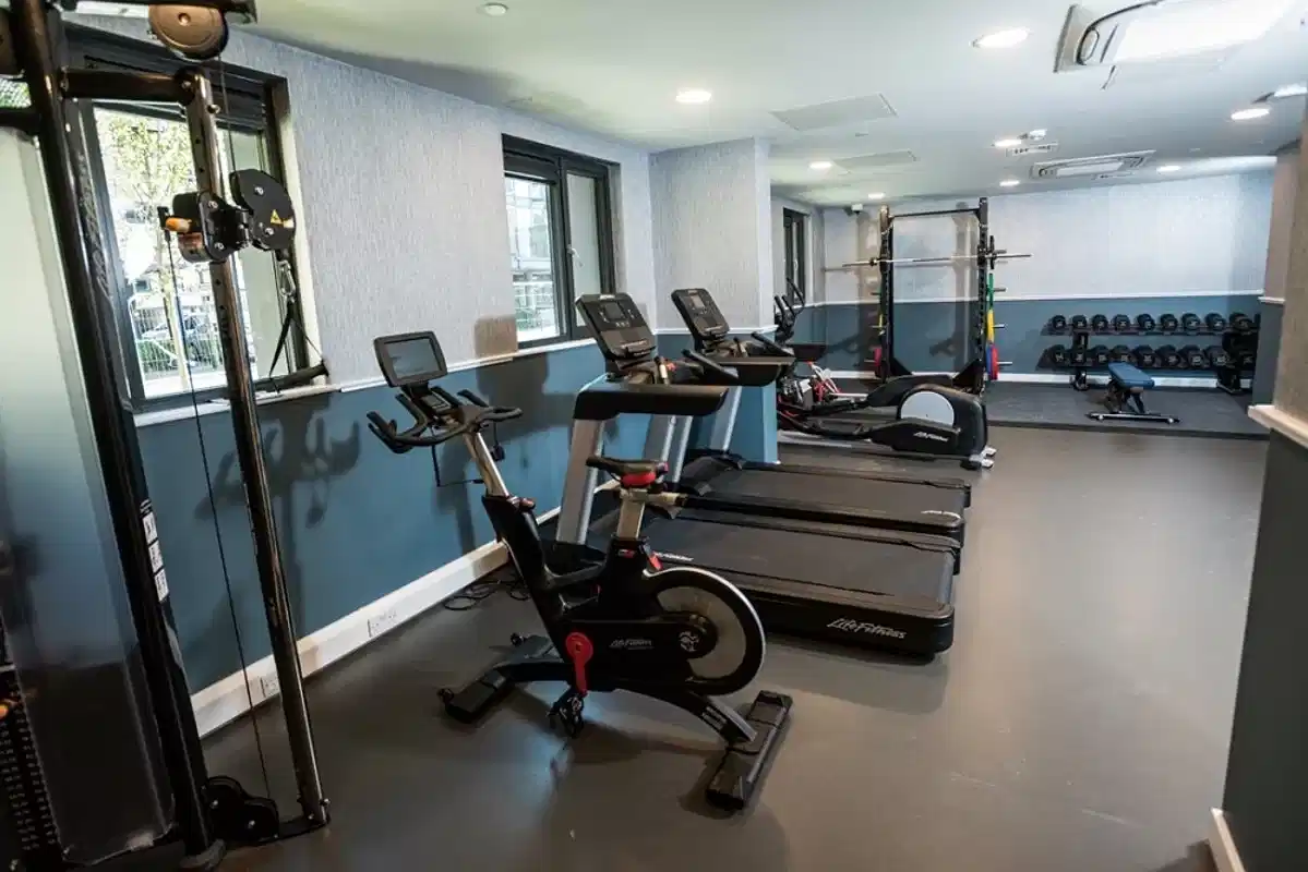 Amenities?w=400&h=260&fit=crop&q=40&auto=format&trim=auto