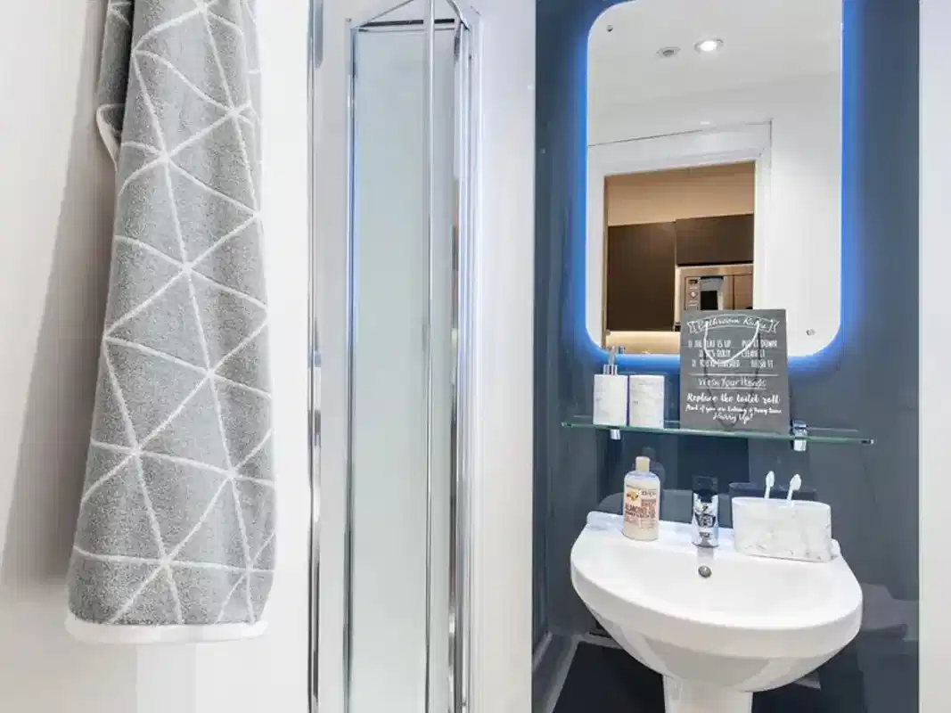 Amenities?w=400&h=260&fit=crop&q=40&auto=format&trim=auto