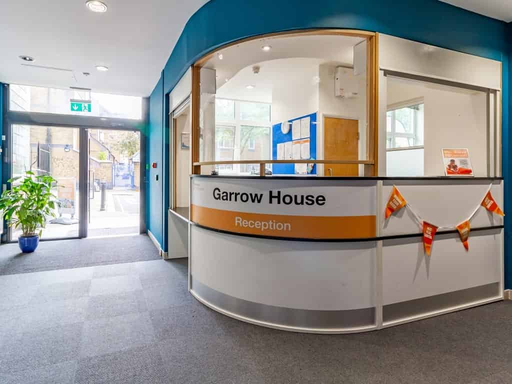 Exterior?w=400&h=260&fit=crop&q=40&auto=format&trim=auto