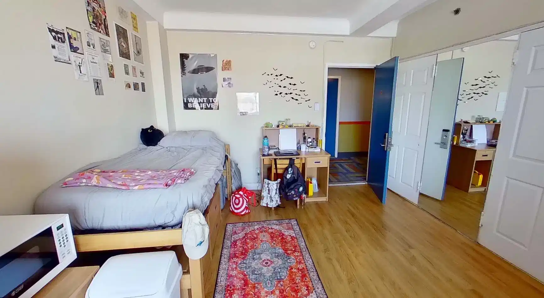 Exterior?w=400&h=260&fit=crop&q=40&auto=format&trim=auto