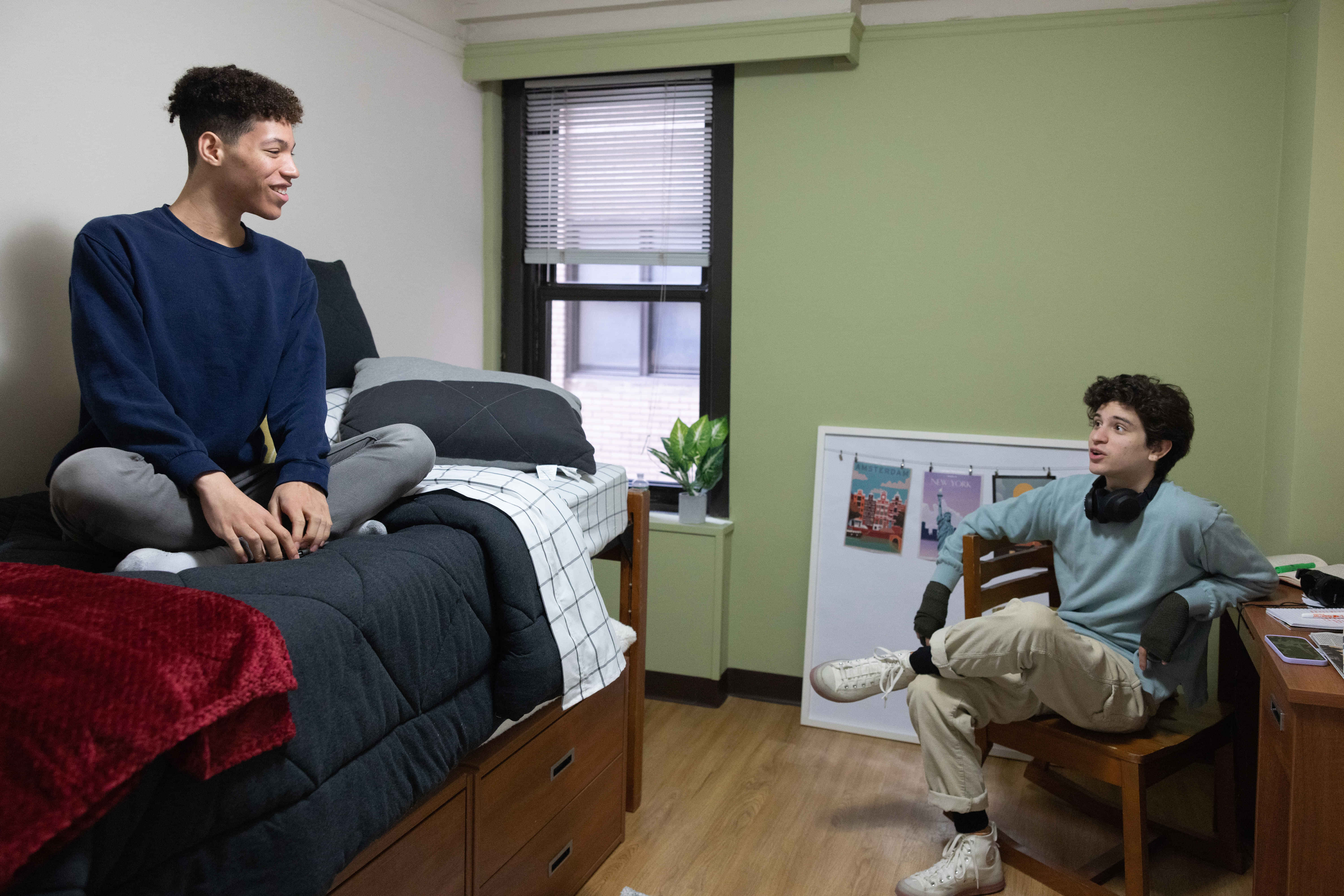 Exterior?w=400&h=260&fit=crop&q=40&auto=format&trim=auto