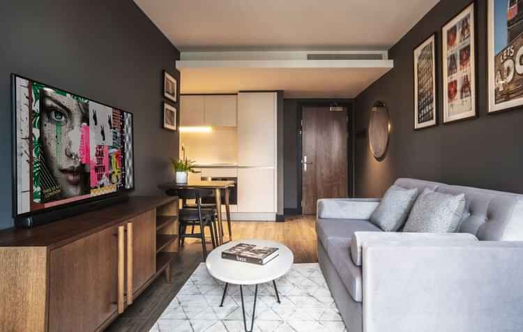 Amenities?w=400&h=260&fit=crop&q=40&auto=format&trim=auto