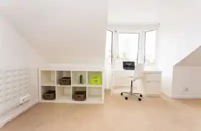 Common Area?w=400&h=260&fit=crop&q=40&auto=format&trim=auto