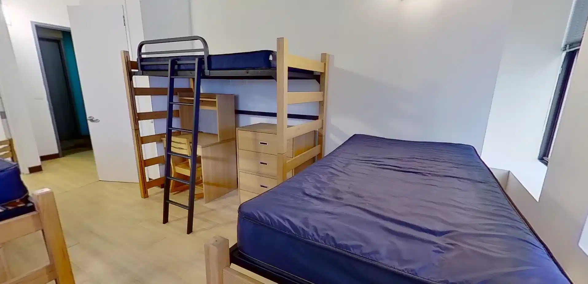 Exterior?w=400&h=260&fit=crop&q=40&auto=format&trim=auto