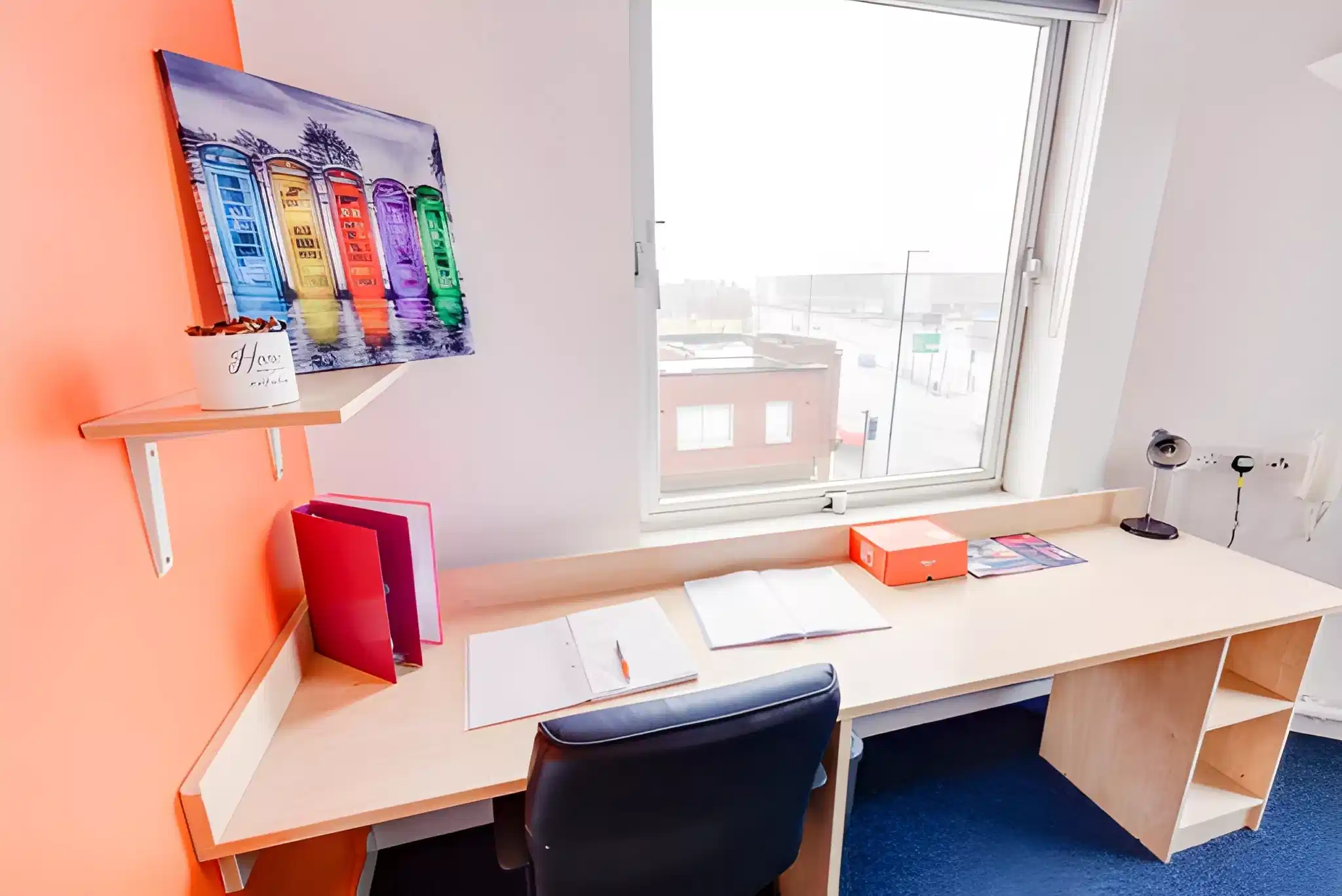 Exterior?w=400&h=260&fit=crop&q=40&auto=format&trim=auto