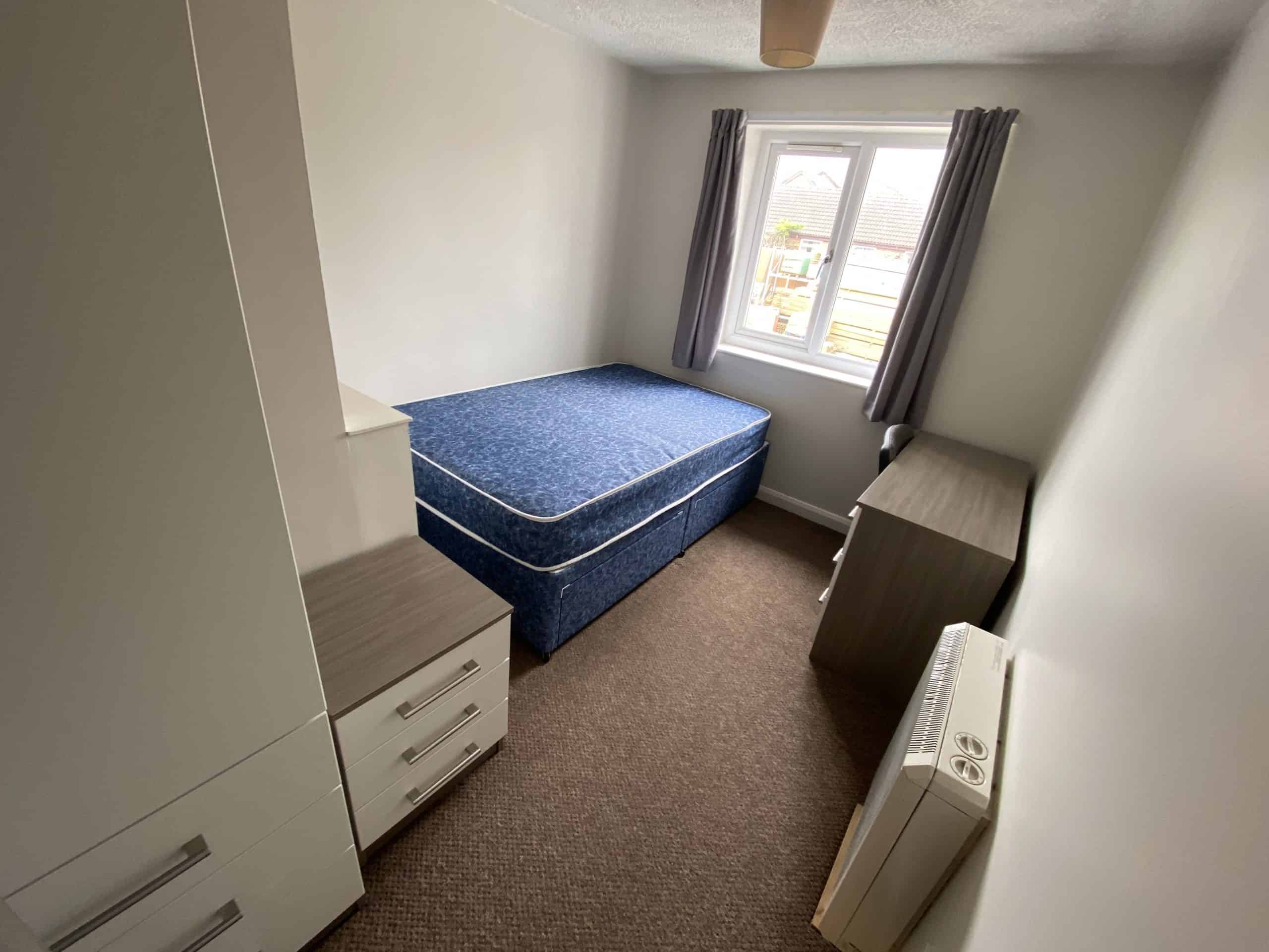 Exterior?w=400&h=260&fit=crop&q=40&auto=format&trim=auto