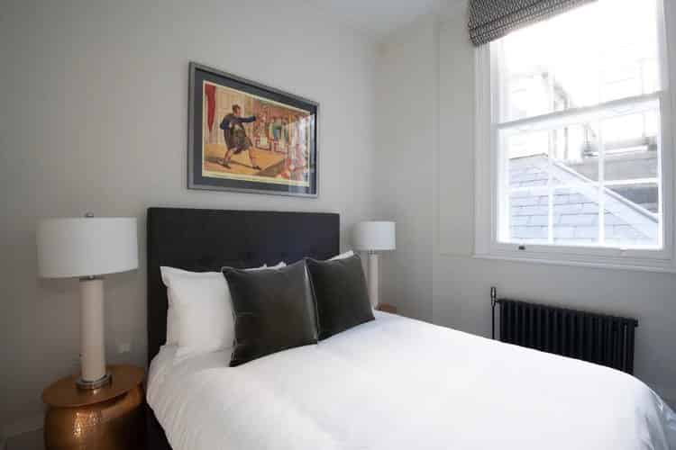 Exterior?w=400&h=260&fit=crop&q=40&auto=format&trim=auto