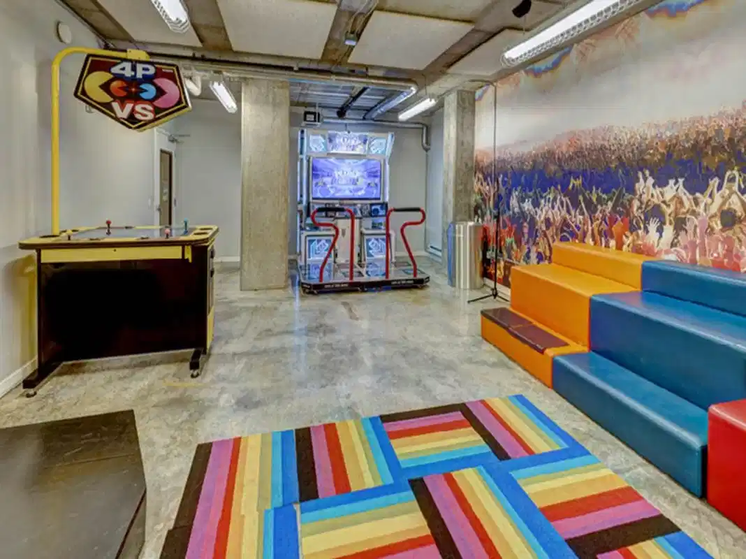 Amenities?w=400&h=260&fit=crop&q=40&auto=format&trim=auto