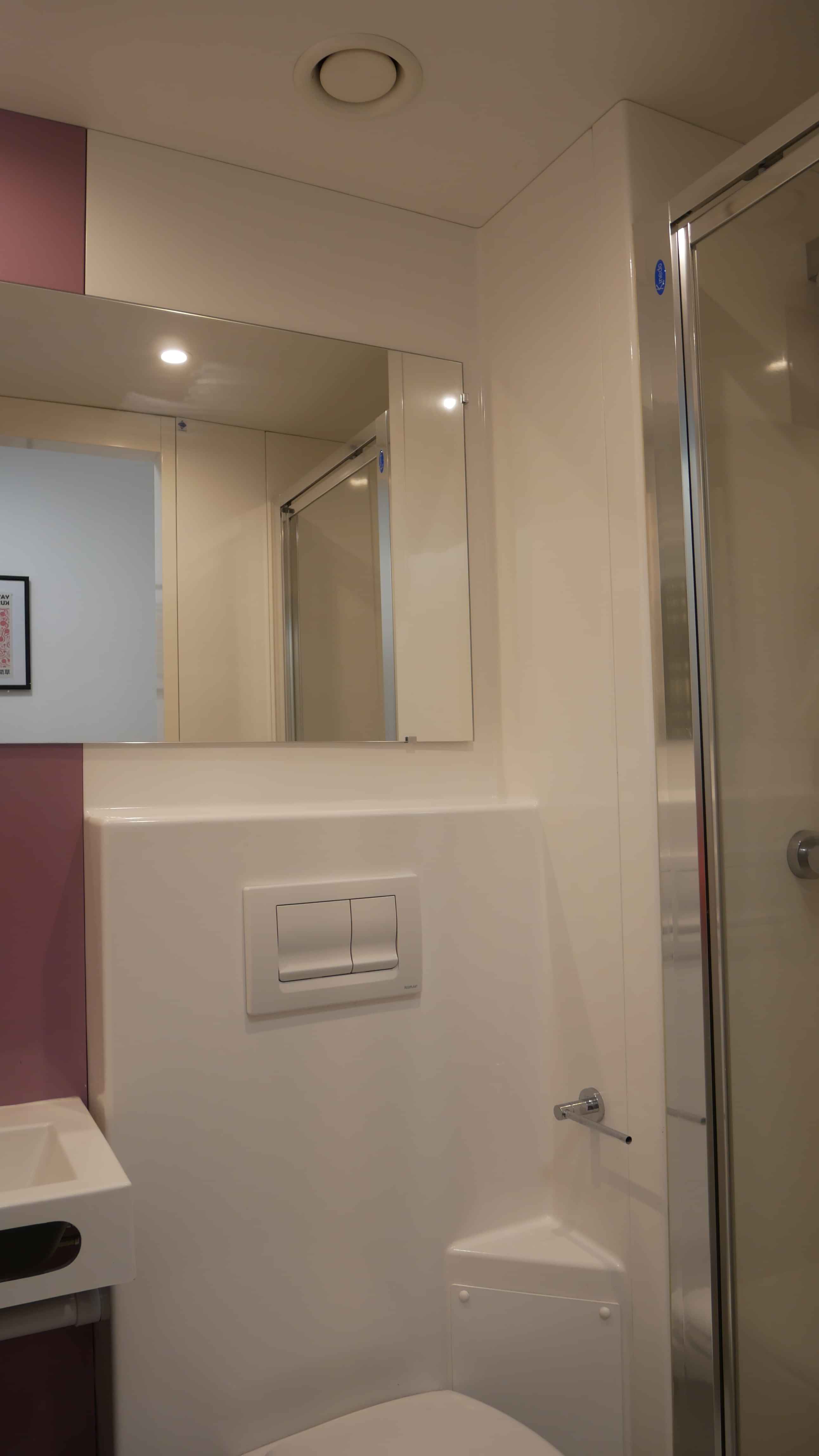 Exterior?w=400&h=260&fit=crop&q=40&auto=format&trim=auto