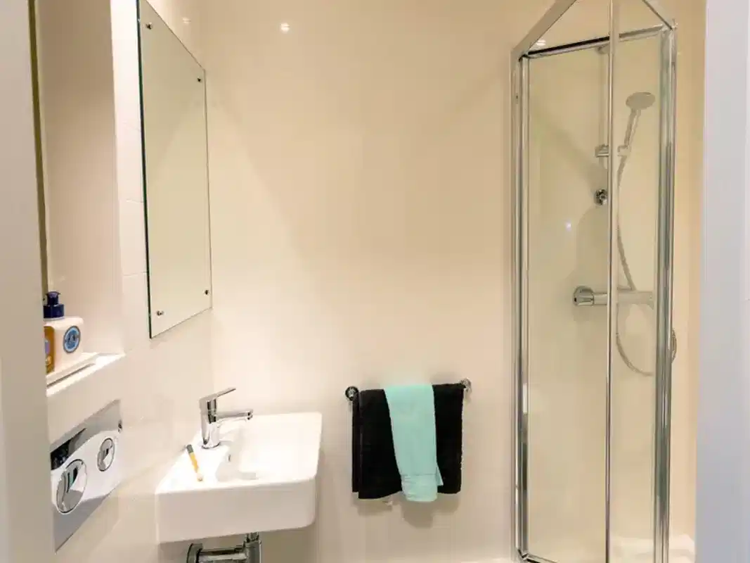 Amenities?w=400&h=260&fit=crop&q=40&auto=format&trim=auto