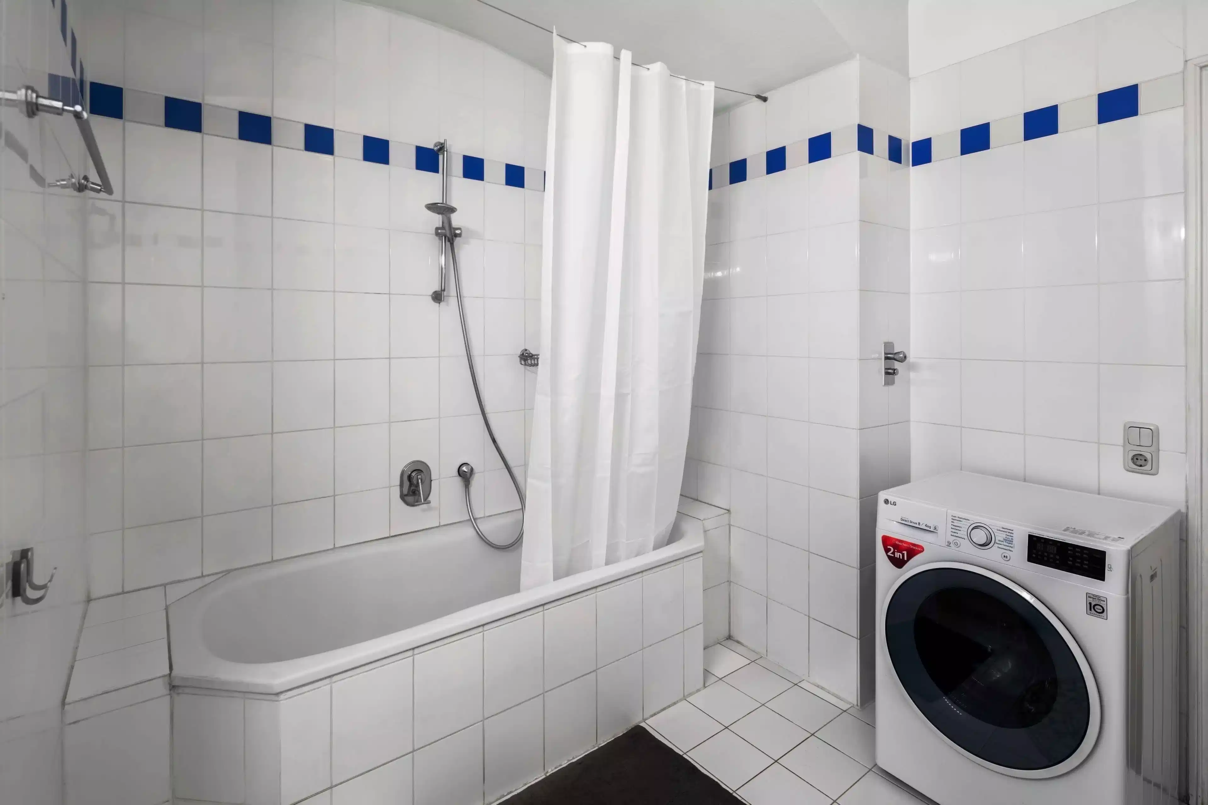 Common Area?w=400&h=260&fit=crop&q=40&auto=format&trim=auto