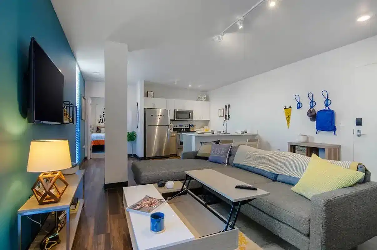 Exterior?w=400&h=260&fit=crop&q=40&auto=format&trim=auto