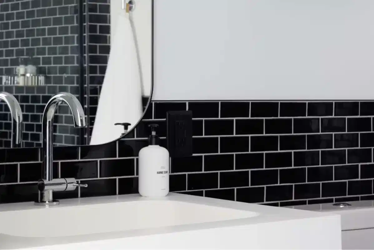 Newark Urby, Newark - Newark, New Jersey, United States - Bathroom