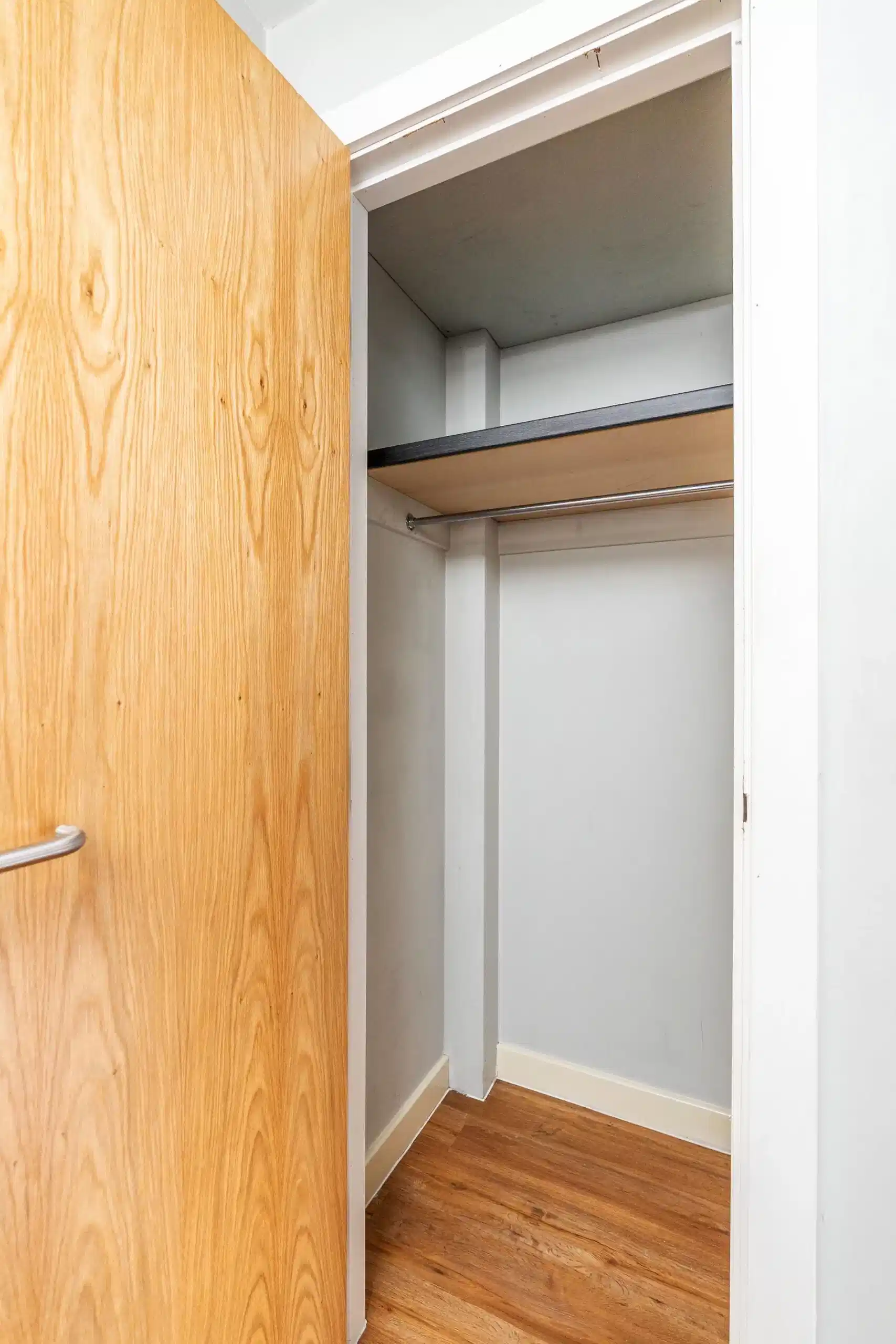 Classic Studio - Bedroom?w=400&h=260&fit=crop&q=40&auto=format&trim=auto