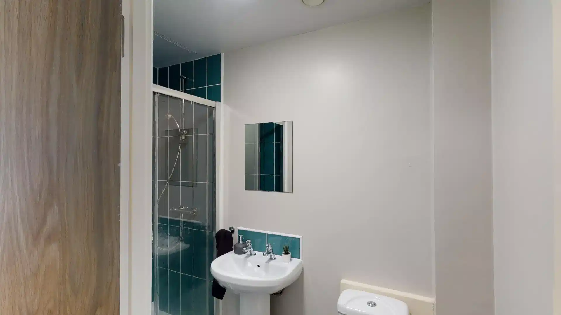 Avalon Court, Nottingham - Nottingham, England, United Kingdom - Classic Studio - Bathroom