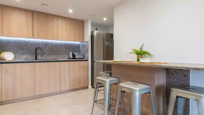 Amenities?w=400&h=260&fit=crop&q=40&auto=format&trim=auto