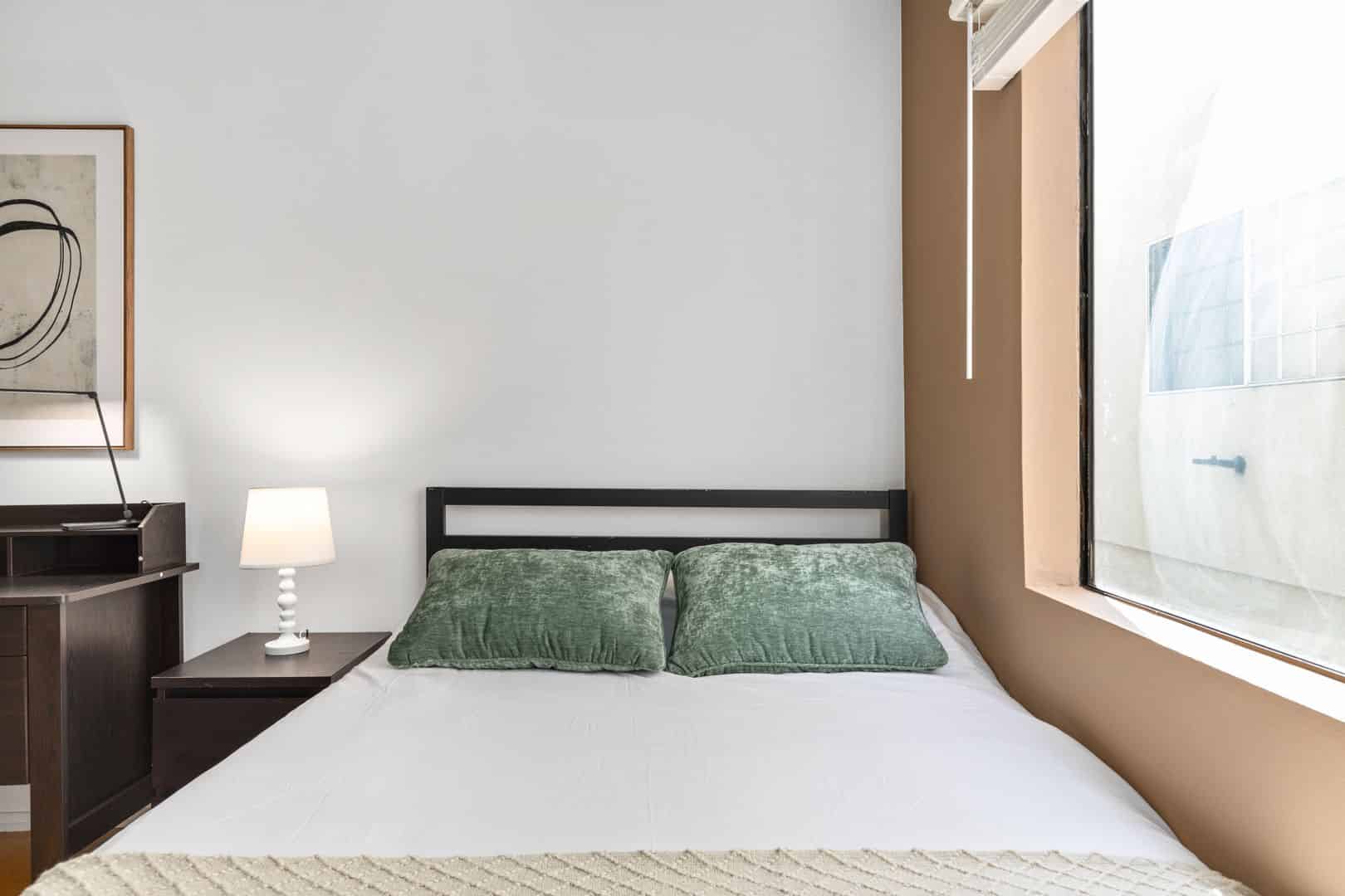 Room?w=400&h=260&fit=crop&q=40&auto=format&trim=auto