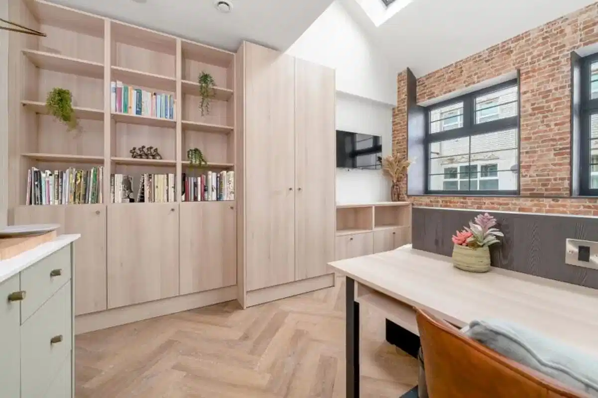 Common Area?w=400&h=260&fit=crop&q=40&auto=format&trim=auto