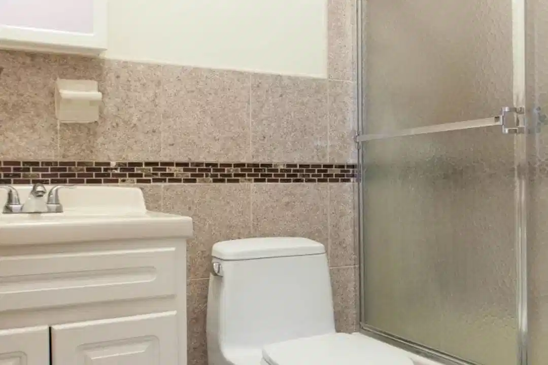 W 135th St, New York - New York City, New York, United States - Bathroom