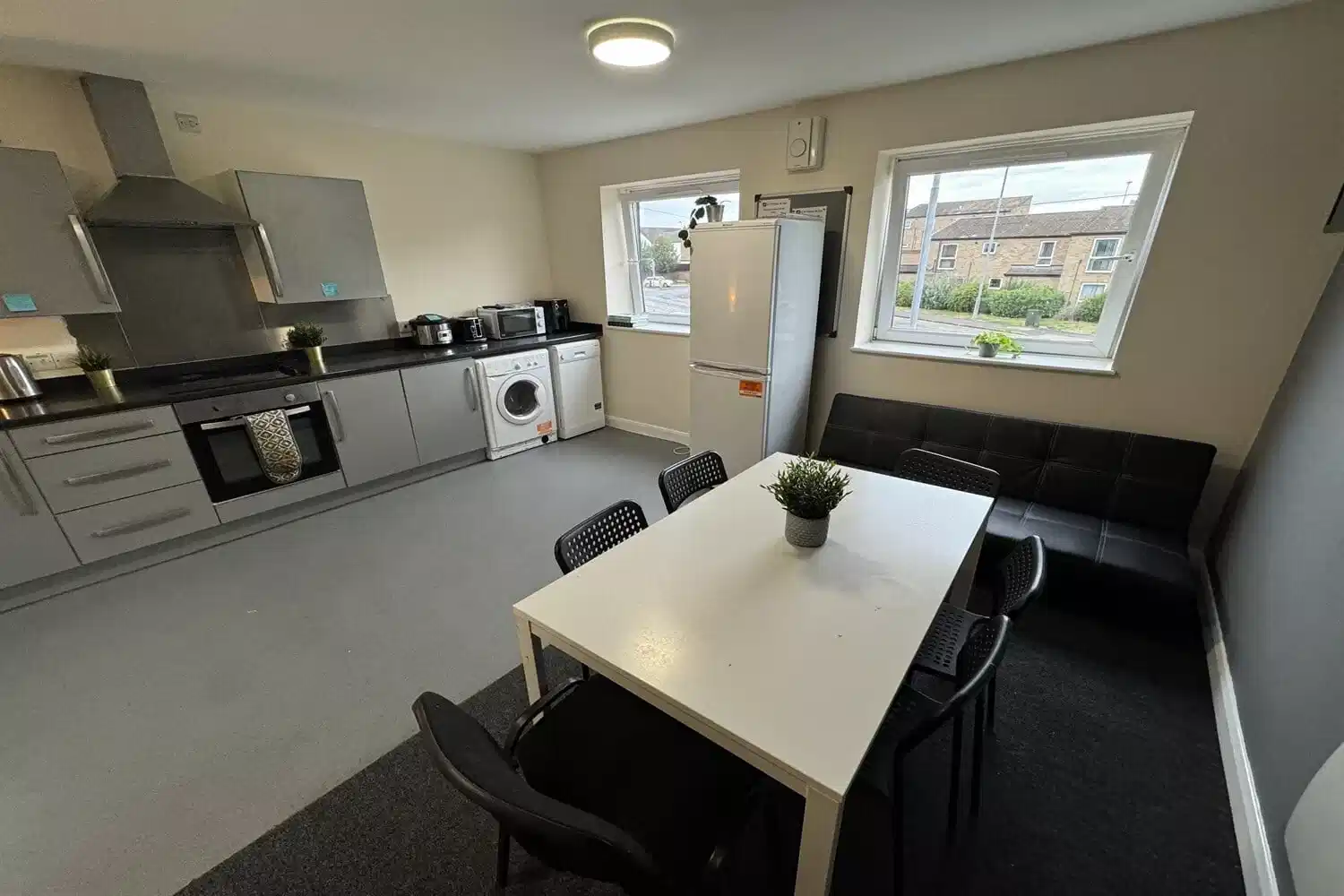 Exterior?w=400&h=260&fit=crop&q=40&auto=format&trim=auto