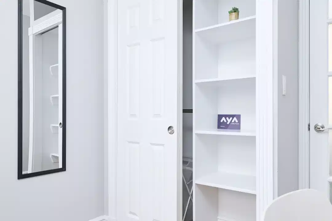 Bathroom?w=400&h=260&fit=crop&q=40&auto=format&trim=auto