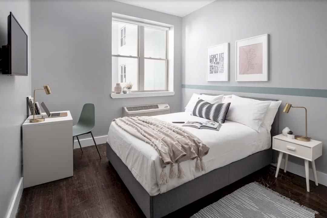 Exterior?w=400&h=260&fit=crop&q=40&auto=format&trim=auto