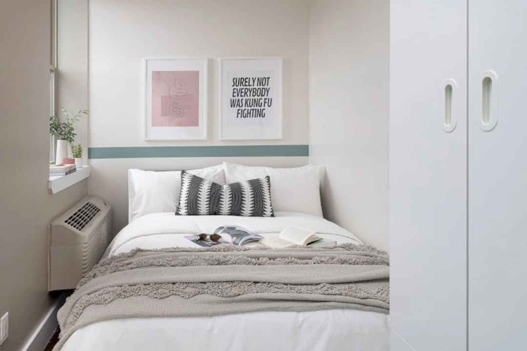 Common Area?w=400&h=260&fit=crop&q=40&auto=format&trim=auto