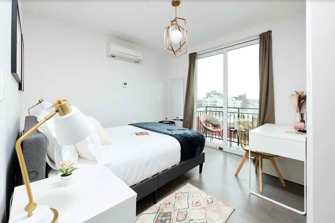 Exterior?w=400&h=260&fit=crop&q=40&auto=format&trim=auto