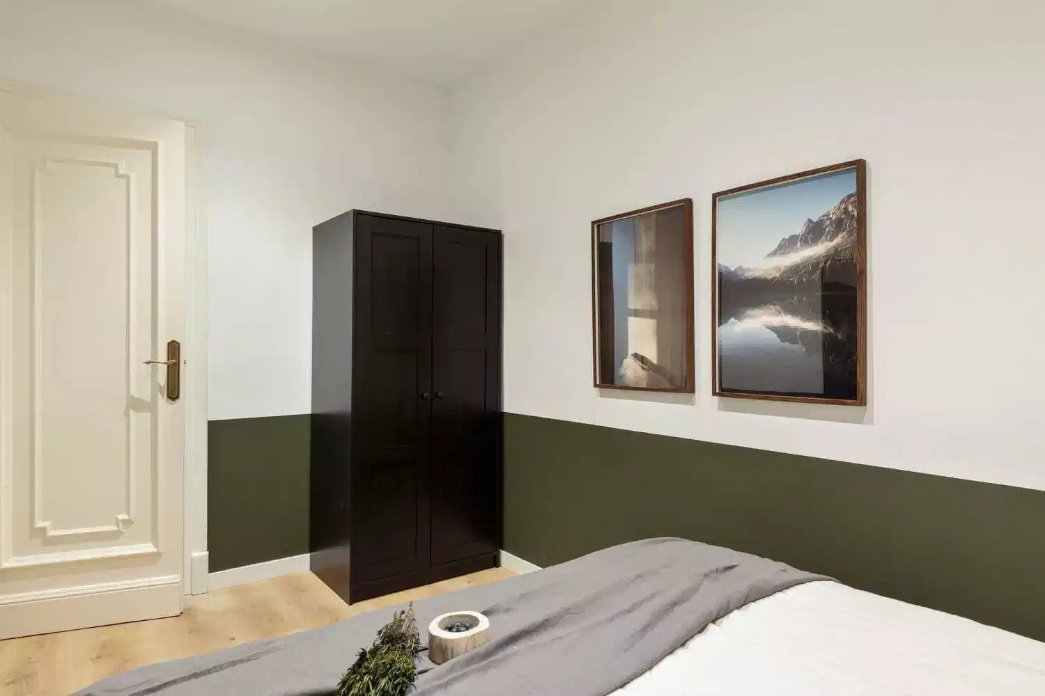 Common Area?w=400&h=260&fit=crop&q=40&auto=format&trim=auto