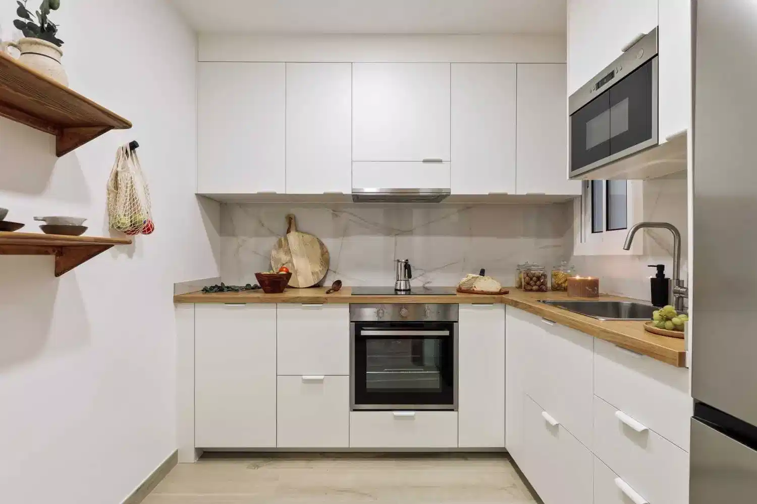 Exterior?w=400&h=260&fit=crop&q=40&auto=format&trim=auto