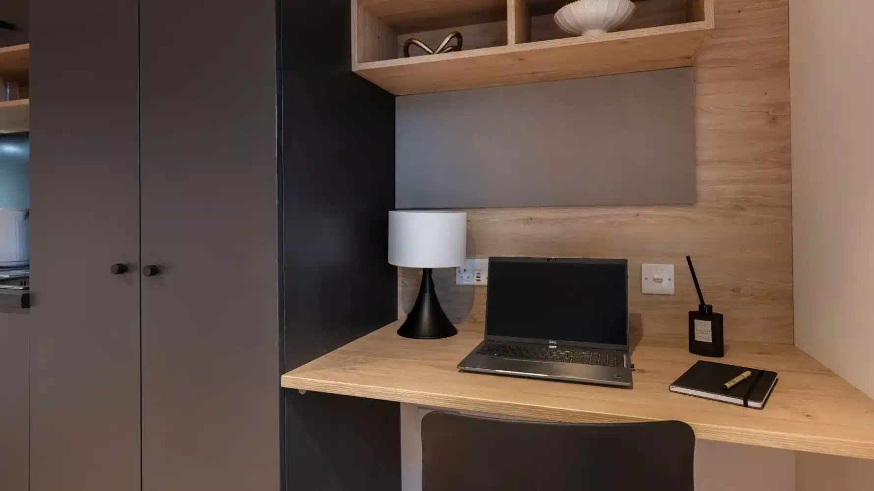 Amenities?w=400&h=260&fit=crop&q=40&auto=format&trim=auto