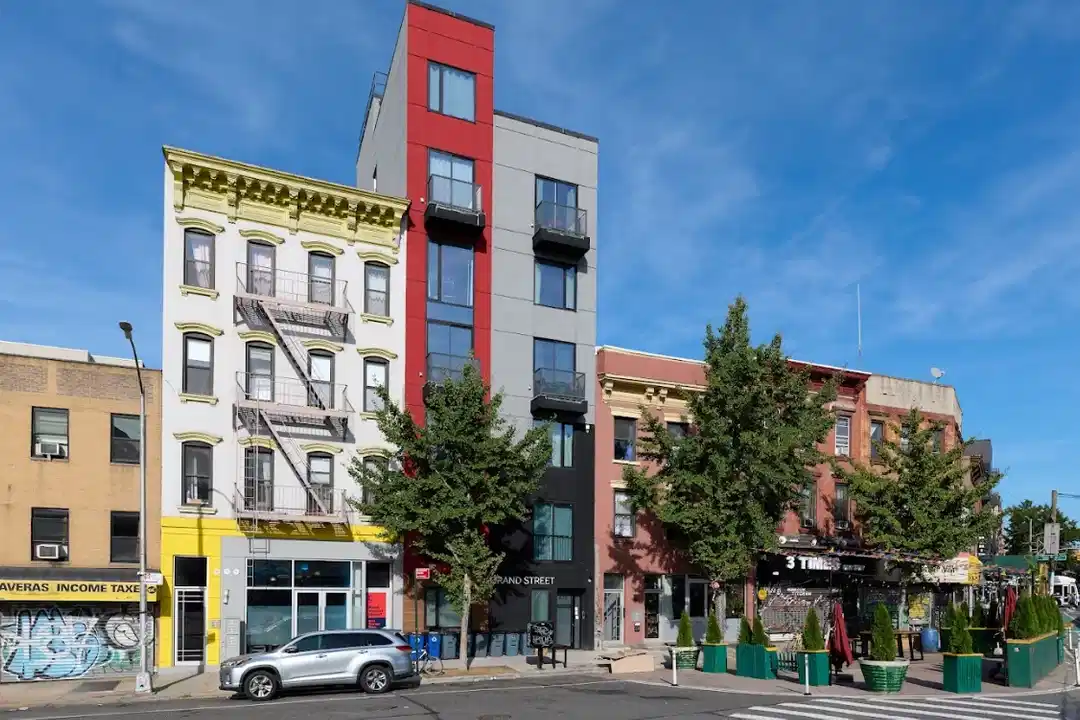 Amenities?w=400&h=260&fit=crop&q=40&auto=format&trim=auto