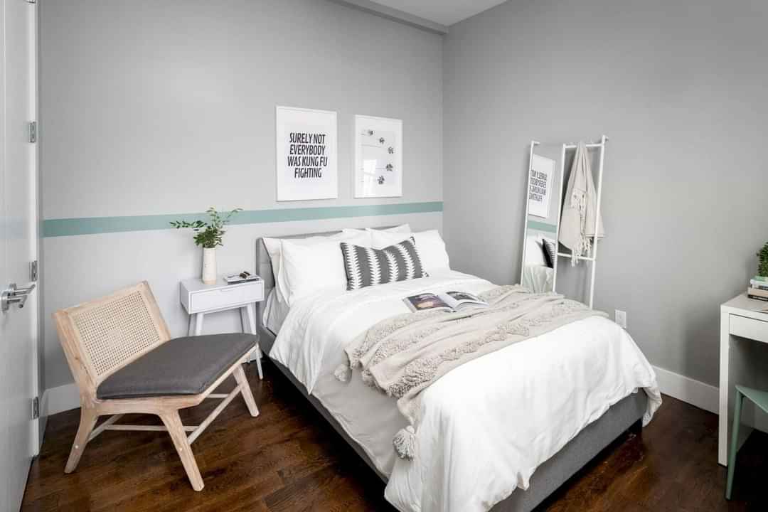 Exterior?w=400&h=260&fit=crop&q=40&auto=format&trim=auto