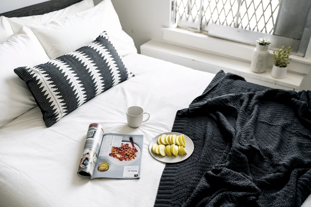 Bedroom?w=400&h=260&fit=crop&q=40&auto=format&trim=auto